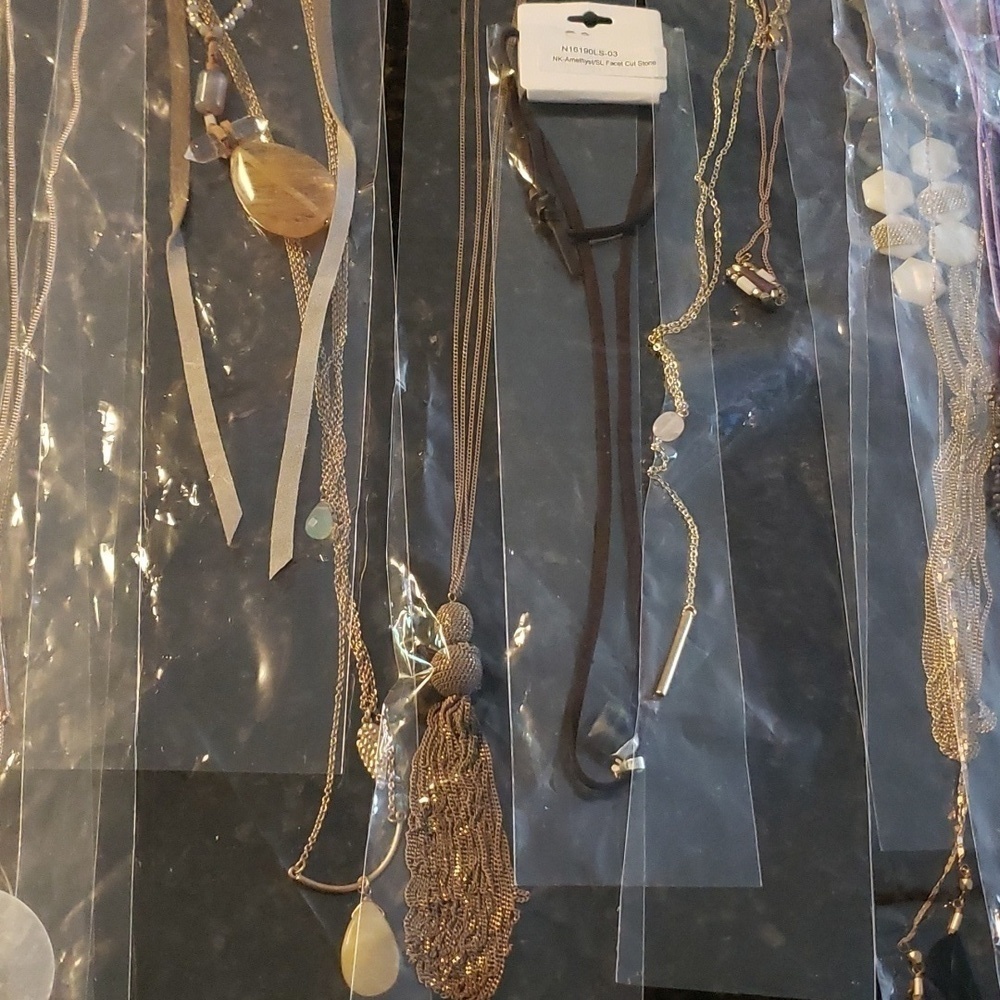 Lot of 20 NWT Long Necklaces, some with earrings. - Picture 3 of 9